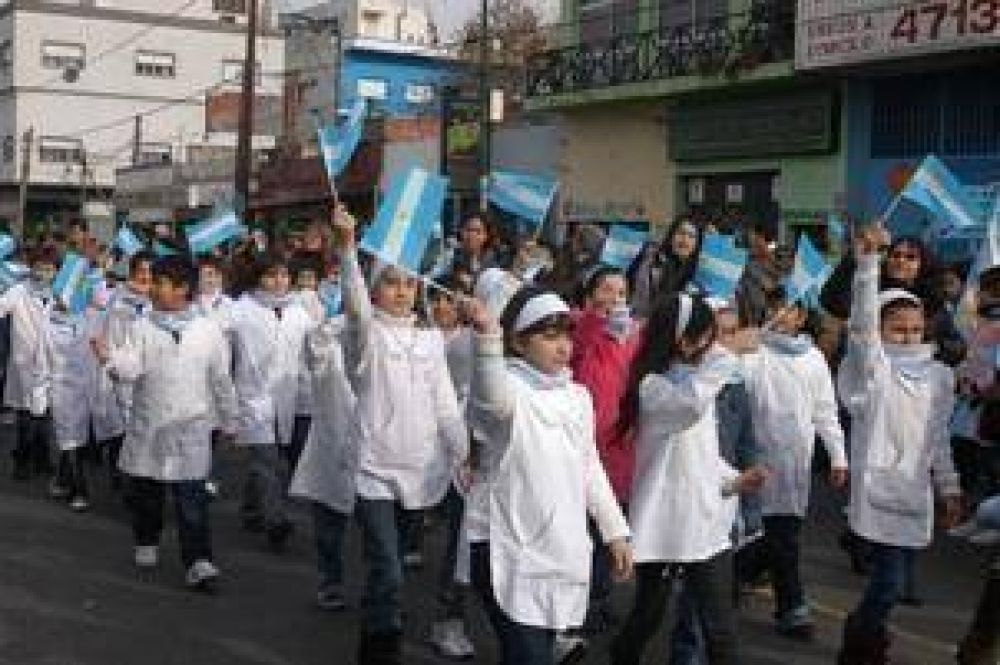 Ivoskus encabez� el acto central por el D�a de la Bandera en San Mart�n