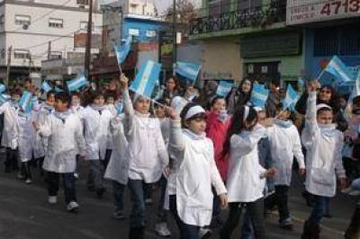 Ivoskus encabez� el acto central por el D�a de la Bandera en San Mart�n