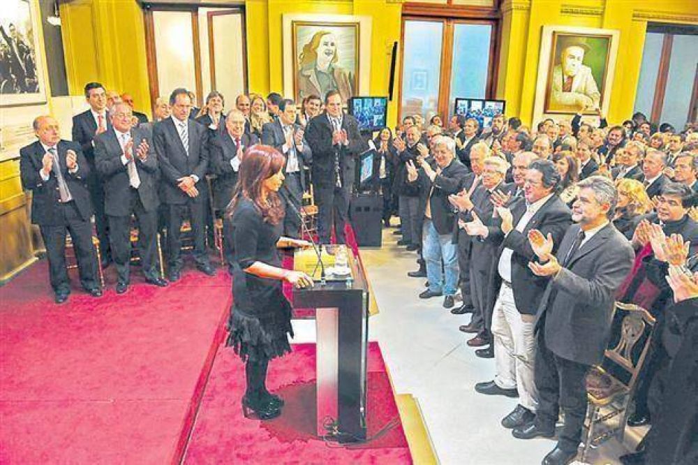 La Presidenta anunci� por cadena nacional que ir� por la reelecci�n
