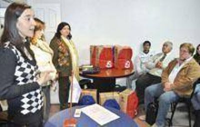 Se entregaron mochilas t�cnicas agropecuarias a 17 escuelas provinciales