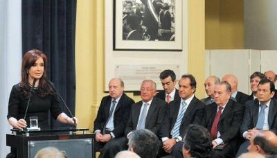 Cristina adelant� su decisi�n de presentarse por otro per�odo y retom� la iniciativa pol�tica
