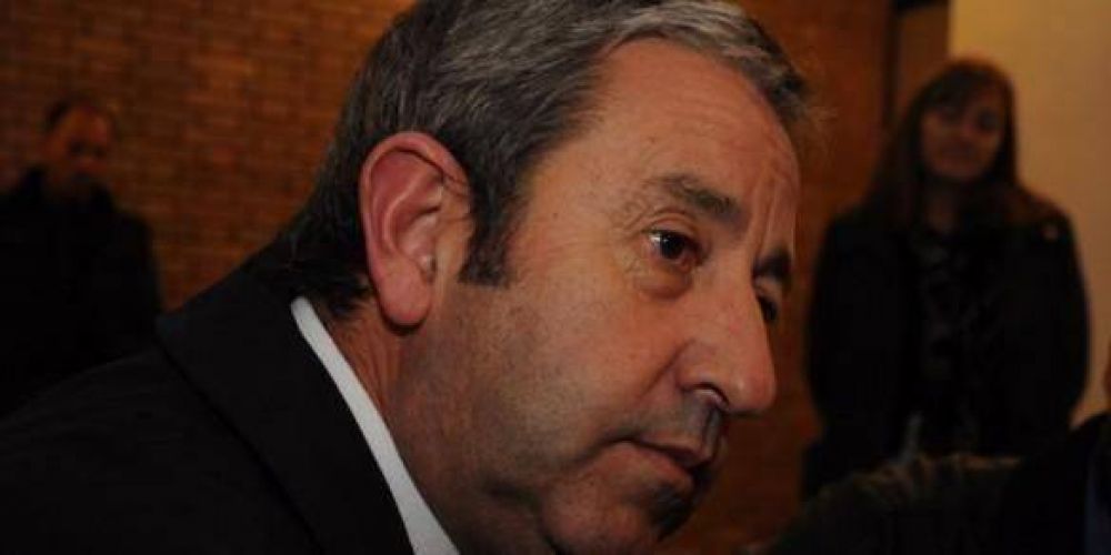 Luego del lanzamiento de Cristina, Cobos reaparece en un acto de campa�a de la UCR