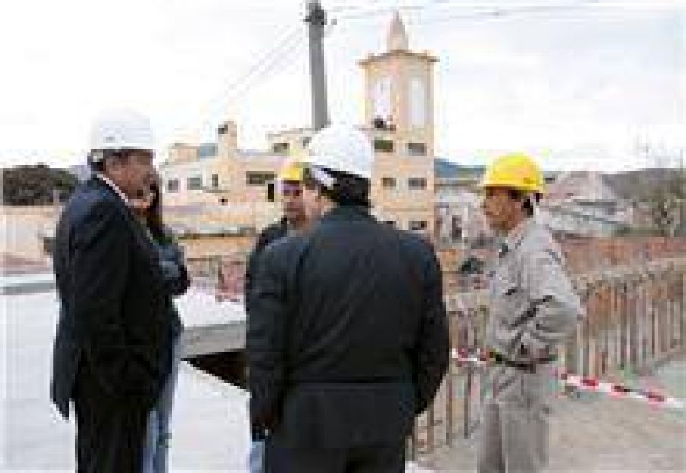 El intendente recorri� las obras de la futura Escuela de Artes y Oficios