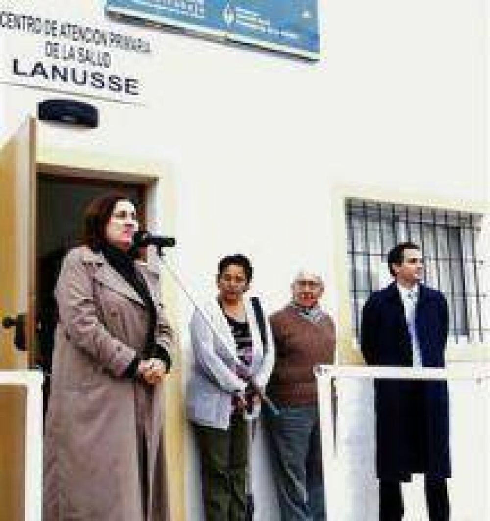 Rosso reinaugur� el CAPS del barrio Lanusse 