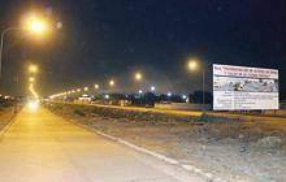 Finaliz� la obra de iluminaci�n de avenida Col�n, entre Sol�s y Calle 51