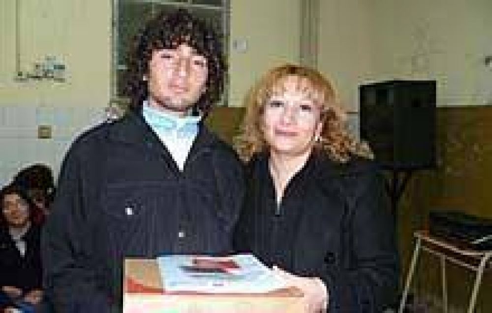 Programa Conectar entrega 67 netbooks a egresados de la Escuela T�cnica N� 2