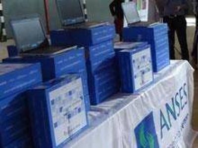 M�s de 700 netbooks para estudiantes y docentes del CEM 35