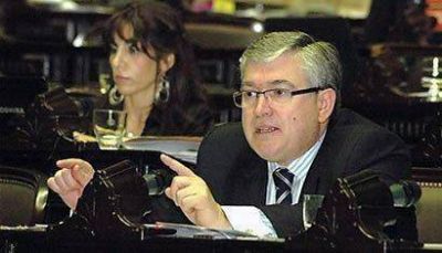 Pais acompa�ara a Eliceche en la lista de diputados nacionales