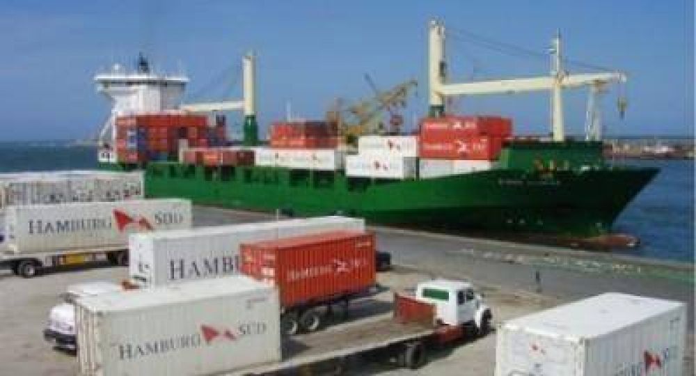 Pezzati anuncia que se reanuda la operatoria de buques porta contenedores