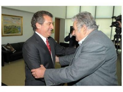 Urribarri se reuni� con Mujica y dijo que con Uruguay "nos unen mucho m�s que lazos comerciales"