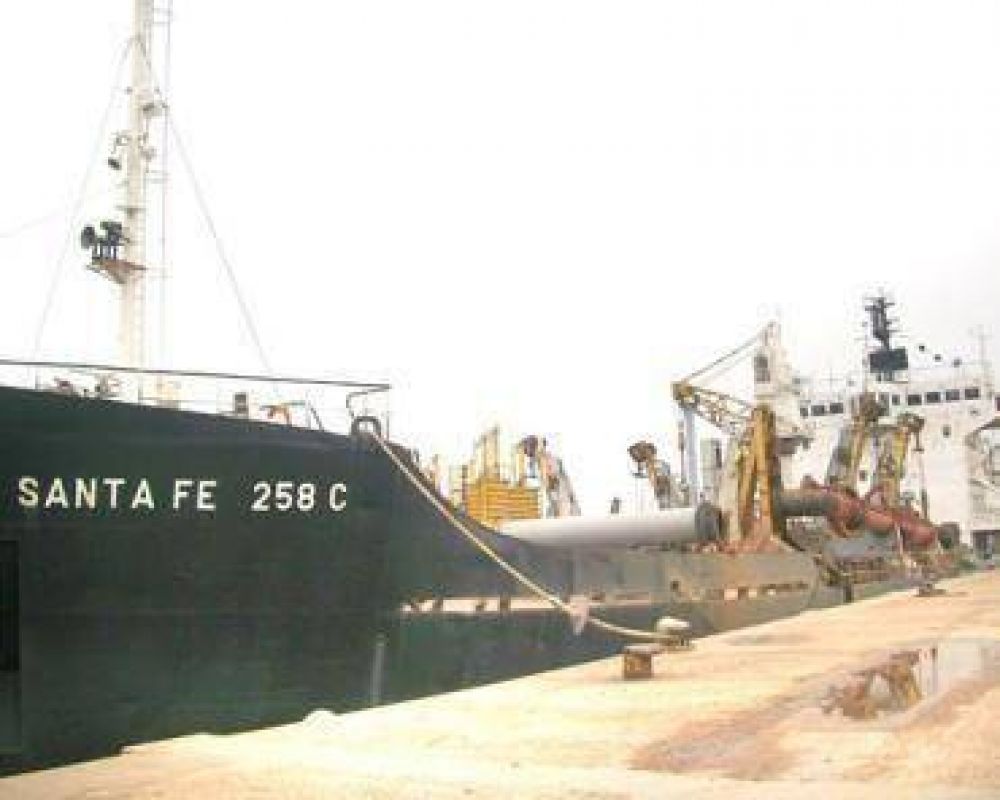 Se drag� la mitad del canal de acceso al Puerto