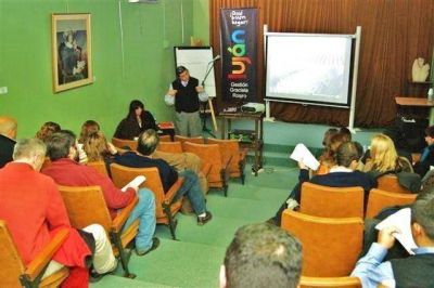 CURSO SOBRE DISE�O Y PLANIFICACION DE ESPACIOS PUBLICOS SEGUROS EN LUJ�N