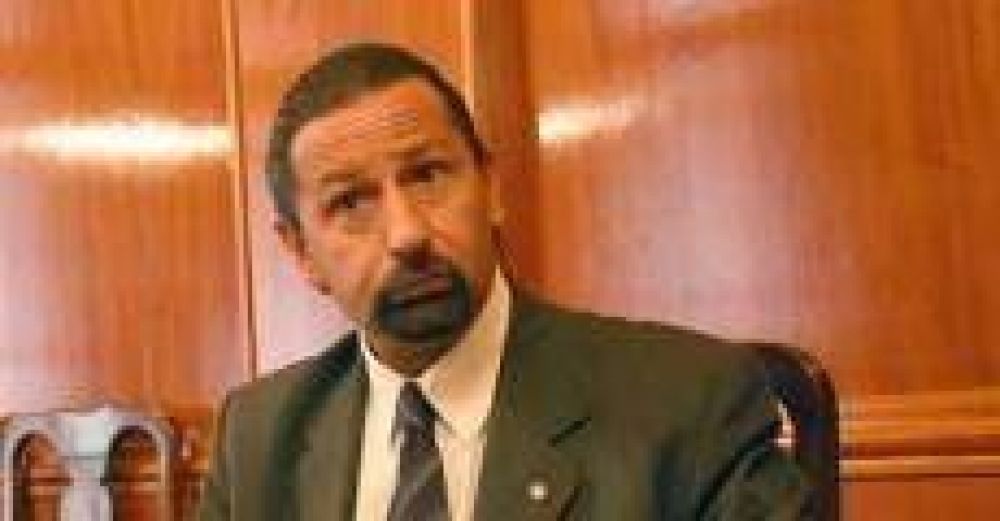 Para Juri, est�n pendientes la inversi�n y la generaci�n de empleo genuino en Tucum�n