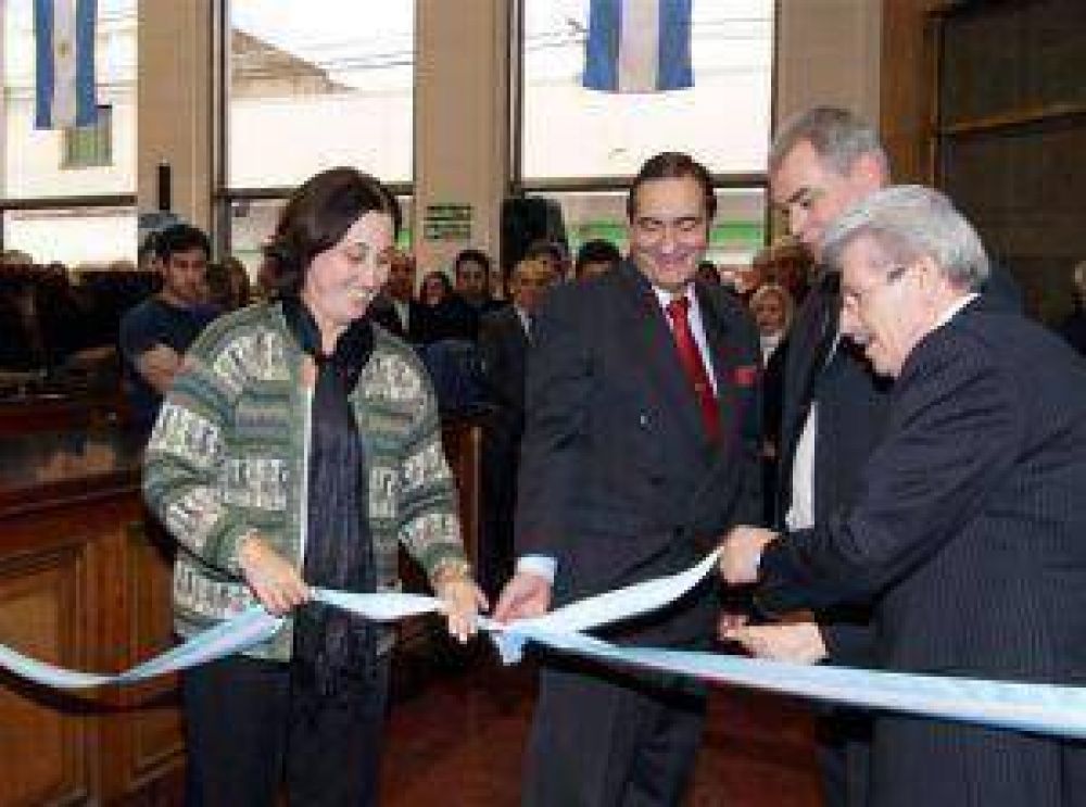 Graciela Rosso y el presidente del Banco Naci�n, inauguraron un nuevo centro para PYMES s