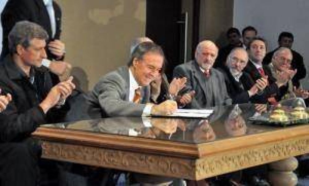 Licitan gasoductos para capital y Gran C�rdoba