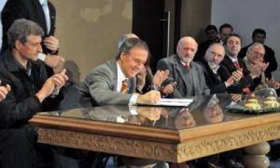 Licitan gasoductos para capital y Gran C�rdoba