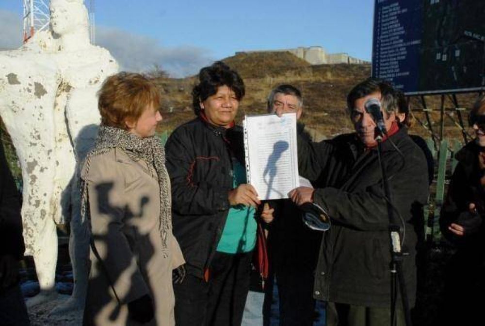 R�os entreg� a la comunidad Selk�nam los t�tulos de la reserva natural