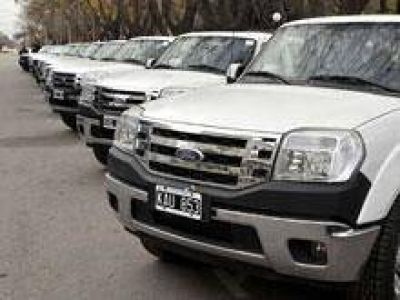 El gobernador Saiz entreg� 44 veh�culos