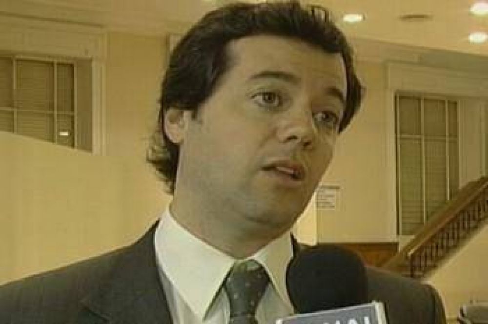 Tunessi se baj� de la carrera por la intendencia: el candidato de la UCR ser� Mart�n Salaberry
