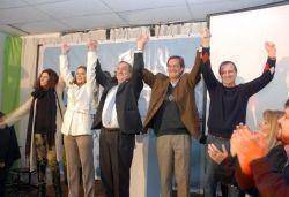 Lunghi present� su lista y anticip� un nuevo triunfo en octubre
