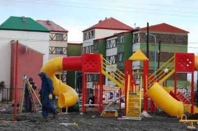 Terminaron las obras de la nueva plaza con juegos integradores
