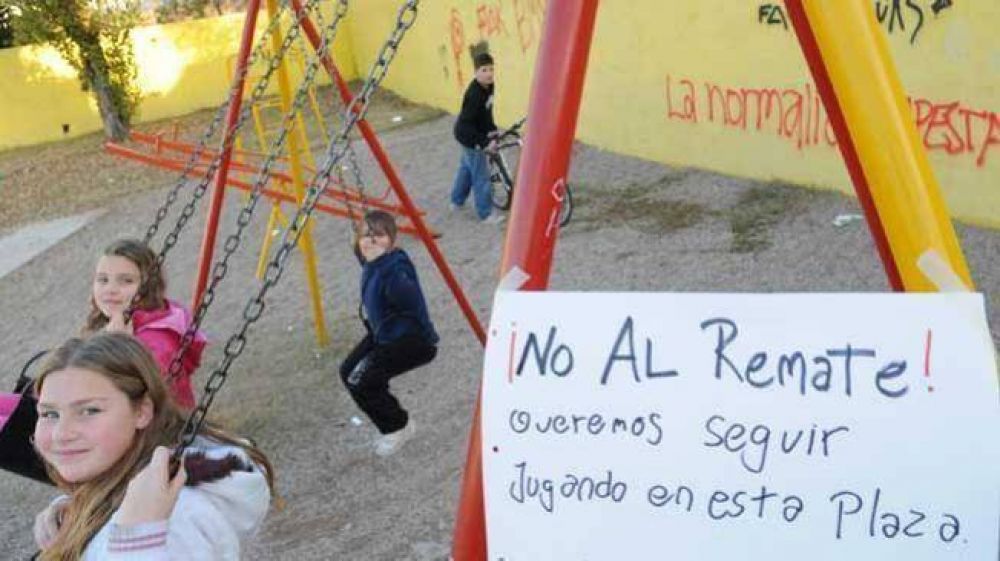 Resisten remate de una plaza
