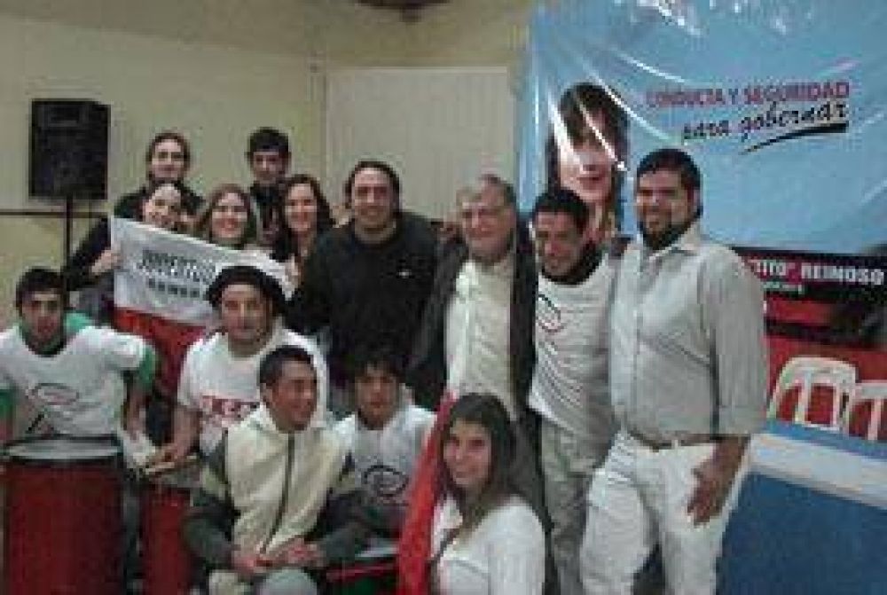 La Juventud Radical trabaja en la campa�a de Reinoso