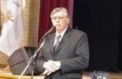 El intendente de Pu�n arriba en la lista de candidatos a senadores