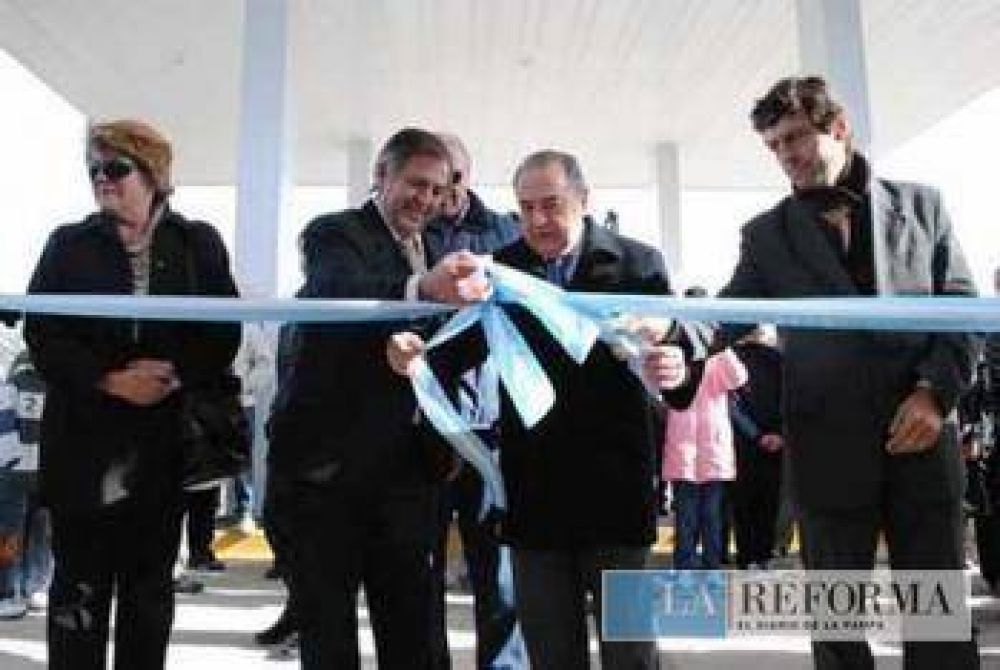 Jorge inaugur� obras en Rol�n