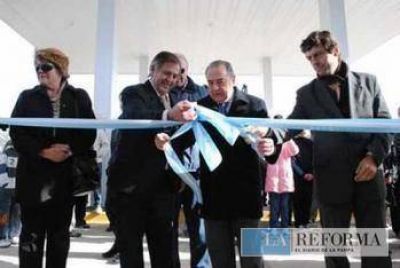 Jorge inaugur� obras en Rol�n