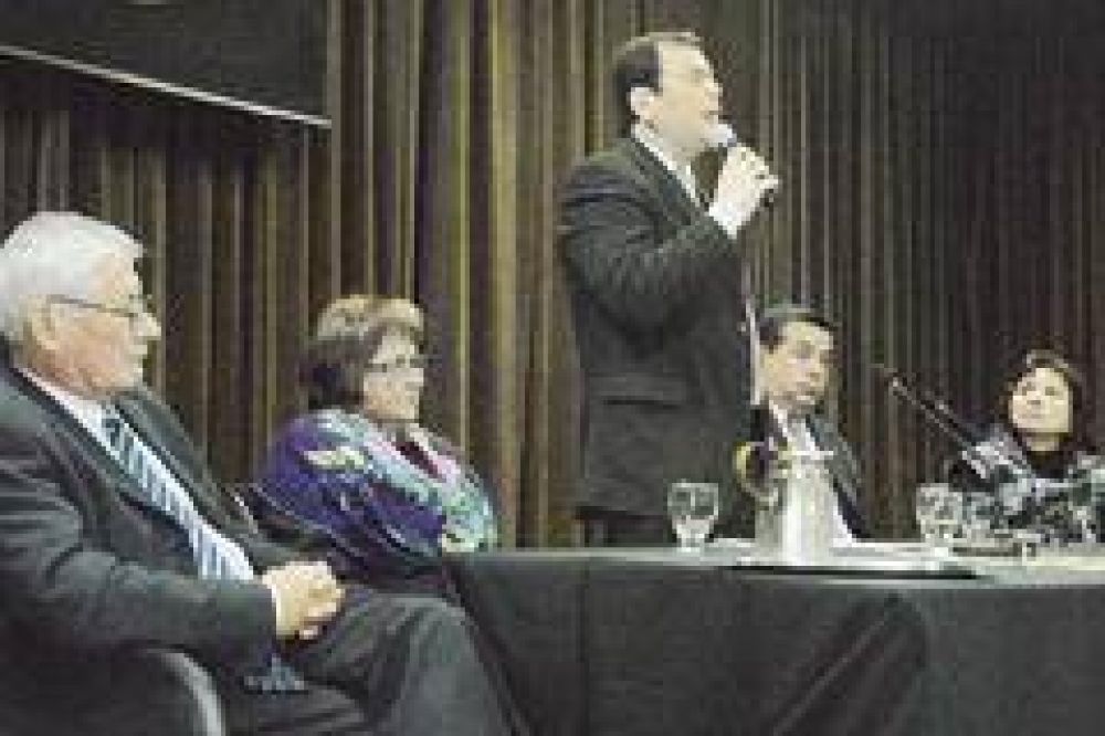 Zamora es candidato a diputado nacional suplente por el Frente C�vico