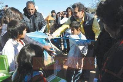 El Gobernador inaugur� obra de electrificaci�n rural 