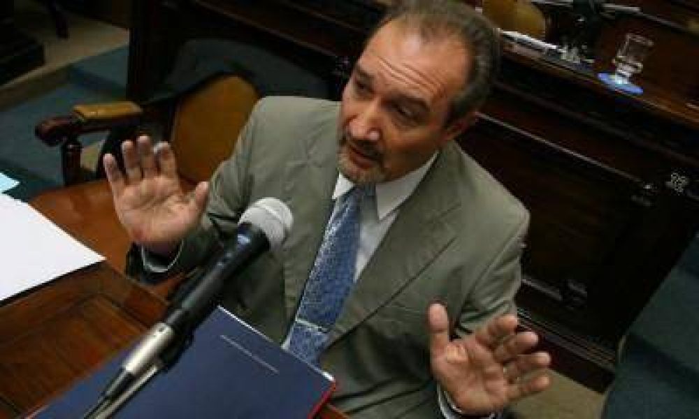 M�s problemas para Cerroni: ahora amenaz� con renunciar el director de Rentas