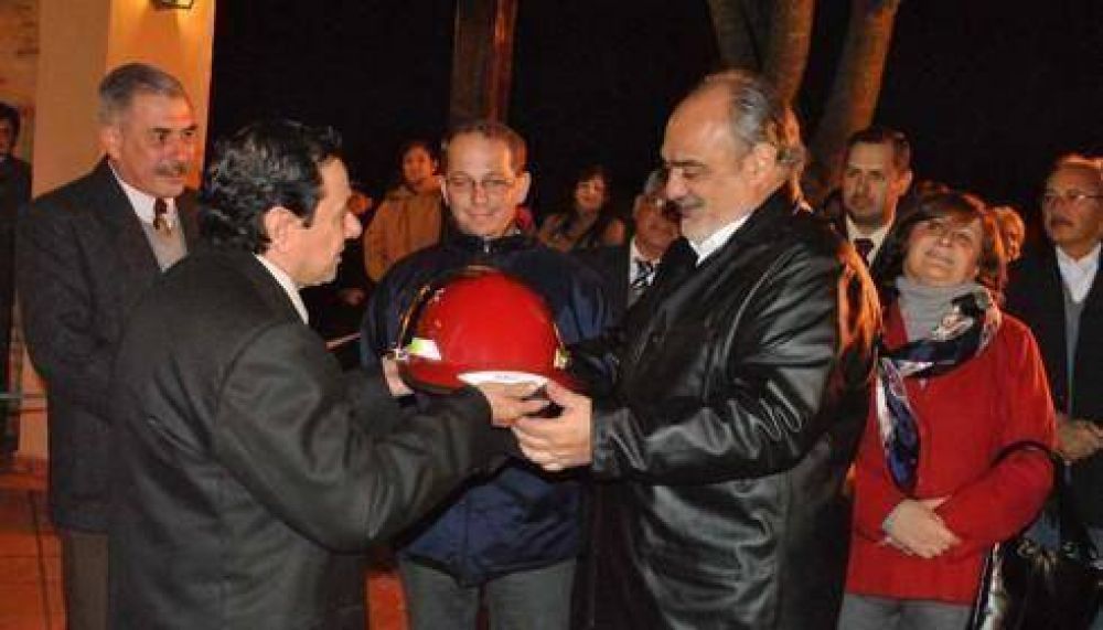 Inauguran obras en la sede del Cuerpo de Bomberos de Santa Ana