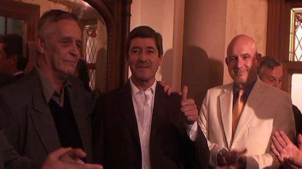 El rival de Urribarri tambi�n quiere pegar su boleta a Cristina