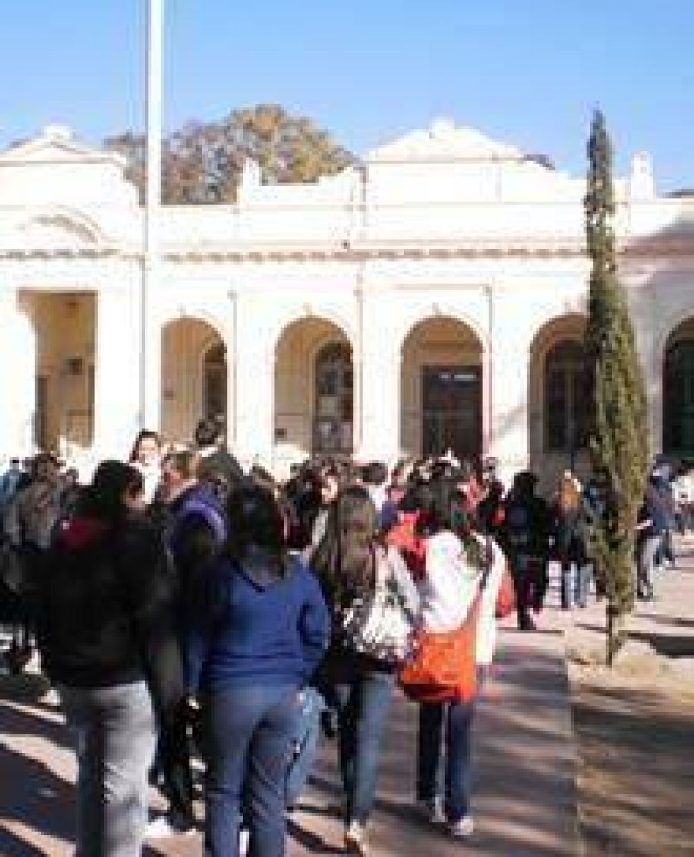 Alumnos analizan tomar una escuela por falta de calefacci�n