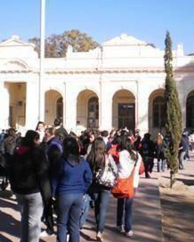 Alumnos analizan tomar una escuela por falta de calefacci�n