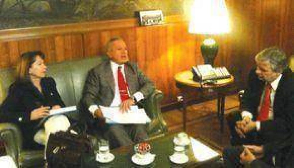 ESCUDERO Y ROMERO SOLICITARON A SCHIAVI FLEXIBILIZAR NORMAS DE TURISMO REGIONAL