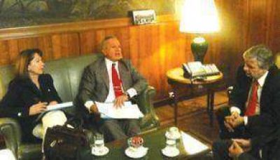 ESCUDERO Y ROMERO SOLICITARON A SCHIAVI FLEXIBILIZAR NORMAS DE TURISMO REGIONAL