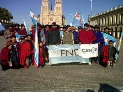 Campesinos e integrantes de pueblos originarios, estuvieron de paso por Luj�n