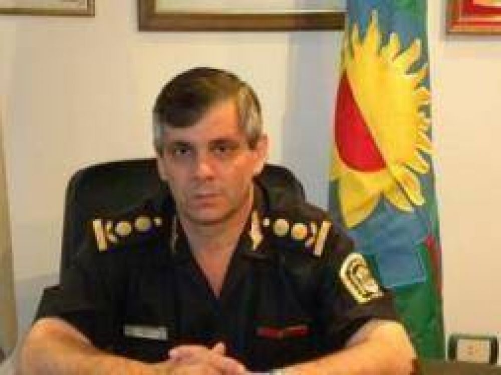 El Comisario Britos, candidato de De Narv�ez, asegur� que est� de licencia y desminti� el relevamiento
