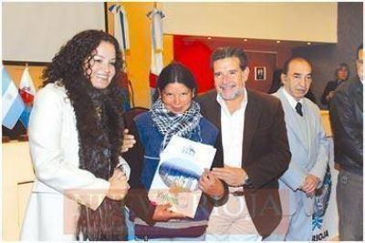 Beder Herrera ya hace campa�a por Cristina y Teresita Luna  
