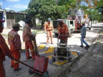 Contin�an trabajos de se�alizaci�n para mejorar la seguridad vial en la ciudad