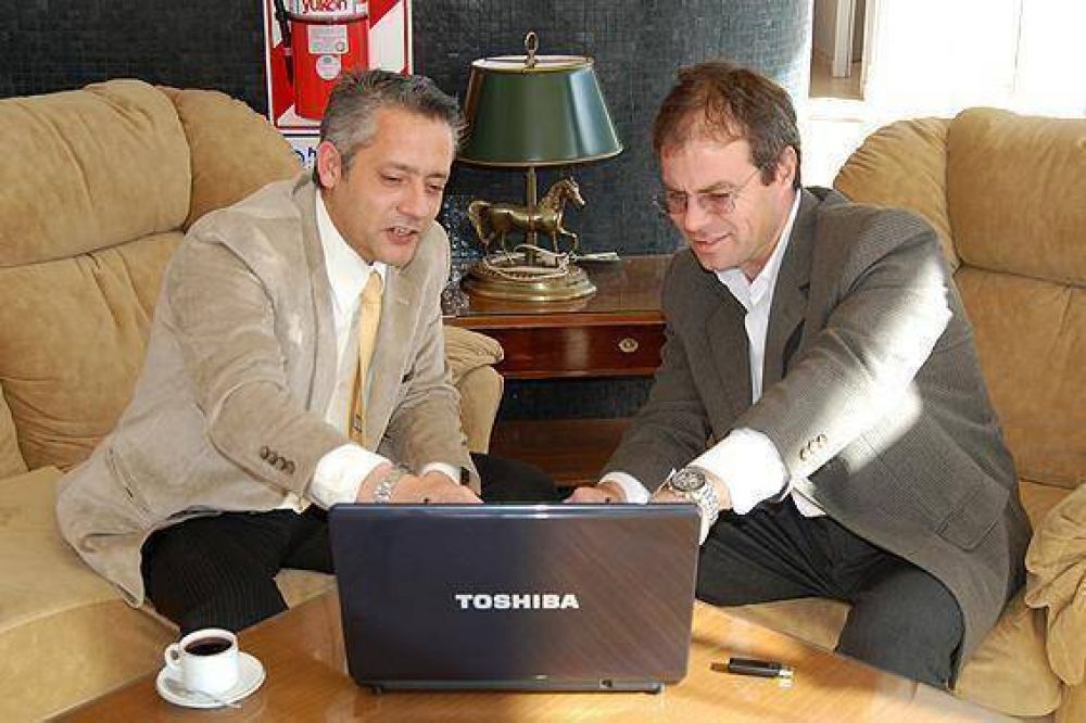 El Ministro de Hacienda se interioriz� sobre las pol�ticas de turismo