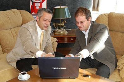 El Ministro de Hacienda se interioriz� sobre las pol�ticas de turismo