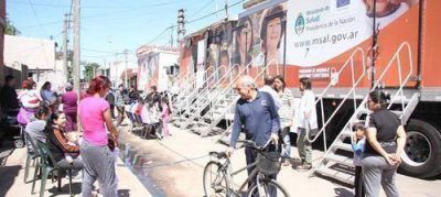 Contin�an los operativos de salud en los barrios de La Matanza