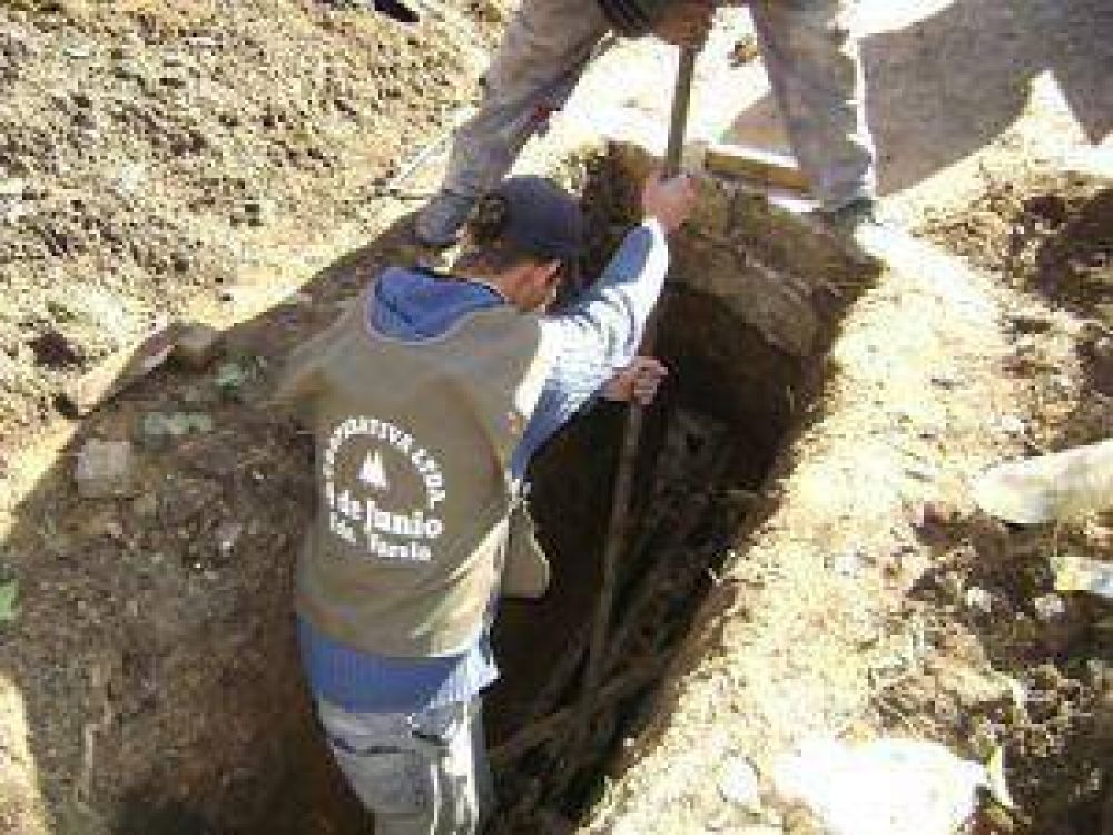 Amplian red de agua en tres barrios