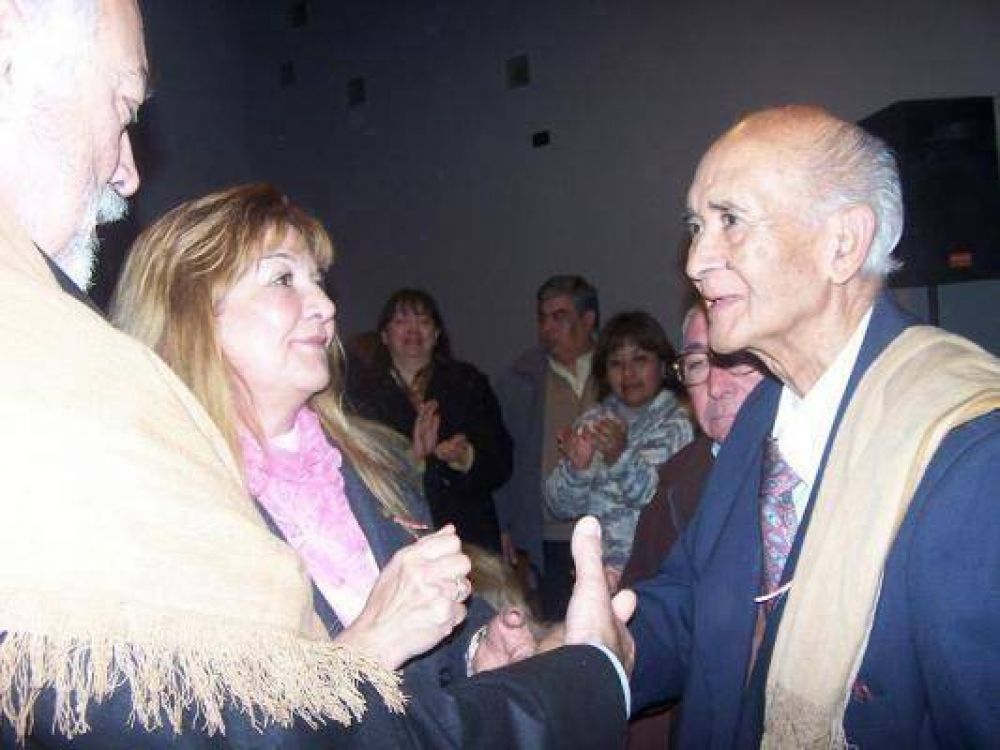Reconocimiento a radicales afiliados hace m�s de 40 a�os