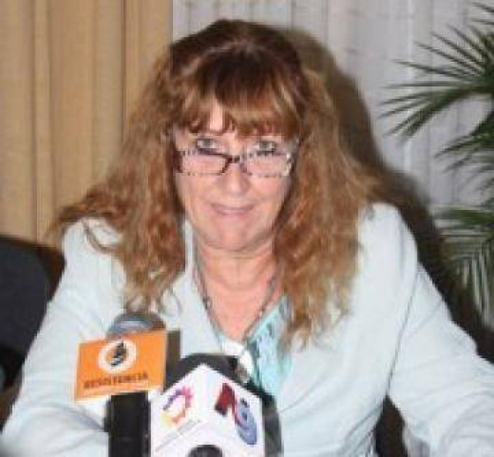 GUSTAVO MARTINEZ SE MONTA EN UN PLAN DE DESAG�ES PROYECTADO HACE UNA DECADA