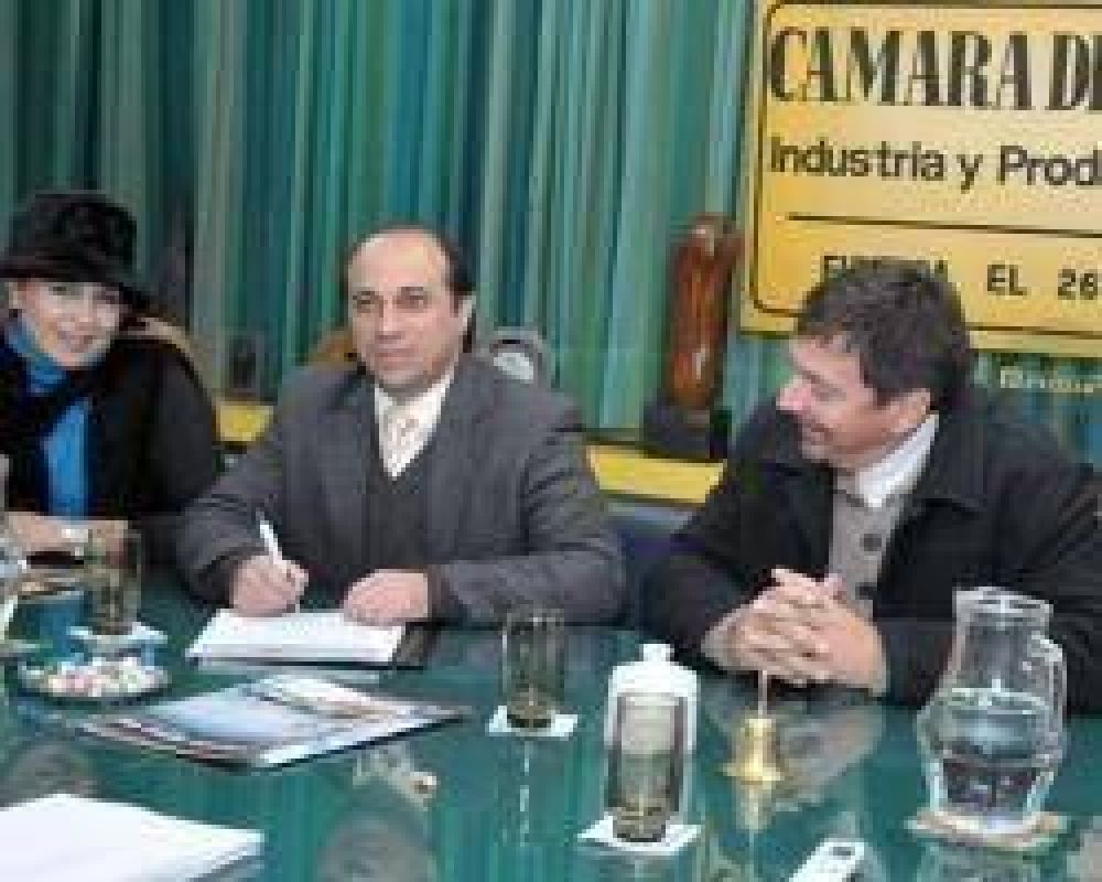La C�mara de Comercio firm� convenio con Asociart ART 